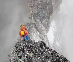 Marek holeček a zdeněk hák dostanou zlatý cepín (piolets d'or) 2020 za nejlepší horolezecký výkon roku 2019. Horolezec Marek Holecek Nahore Je To Pekelny Raduju Se Az Doma Novinky Cz