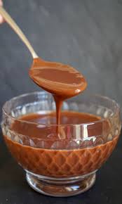 Sauce Au Chocolat Maison En 2020 Sauce Au Chocolat Sauce Au Chocolat Maison Chocolat Maison