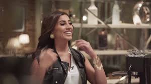 جدل كبير حول إنفصال الفنان المصري عمرو دياب والفنانة الشابة المصرية دينا الشربيني ، حيث قالت بعض الأنباء انتهاء علاقتهما. Ø¯ÙŠÙ†Ø§ Ø§Ù„Ø´Ø±Ø¨ÙŠÙ†ÙŠ ØªØ¸Ù‡Ø± ÙÙ‰ ÙƒÙ„ÙŠØ¨ Ø¹Ù…Ø±Ùˆ Ø¯ÙŠØ§Ø¨ Ø§Ù„Ø¬Ø¯ÙŠØ¯ Ø§Ù„ÙØ±Ø­Ø© Ø§Ù„Ù„ÙŠÙ„Ø© Ø±Ø§Ø¯ÙŠÙˆ Ø³ÙƒÙˆØ¨ Ù…Ø¹ ØºØ¯ÙŠØ± Ø­Ø³Ø§Ù† Youtube