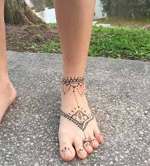 Özellikle de ayak bileği ve diz gibi diğer yerlere de ince tasarımlarla bir karakter kazandırabiliriz. Kadin Ayak Bilegi Dovmeleri Woman Ankle Tattoos Panosundaki Pin
