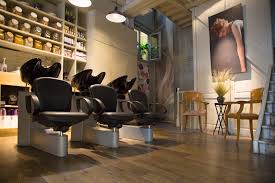 Le salon est à 15 mn de la gare paris magenta ou rosa parks et à 5mn de la gare. 3 Salons De Coiffure Ou Se Faire Chouchouter A Bruxelles