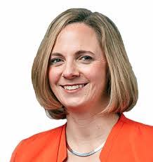 Deidre Hobbs's Instagram, Twitter & Facebook