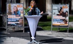 Andreas hanger (övp) schickt ein email an stefanie krisper (neos). Okkwk7whqbodnm