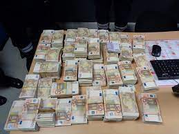 Comment jouer à euro million depuis l'étranger ? 1 Million D Euros En Billets De Banque Decouvert Dissimule Dans Une Voiture Pres D Hendaye