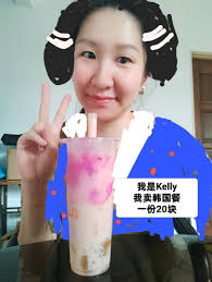 Kelly Yeng Kelly说她穿韩国服装很好看的，为了证明我没有变成AI的俘虏，我亲自帮她改造，太惊人了，太好看了，Kelly，你真的很适合韩装！