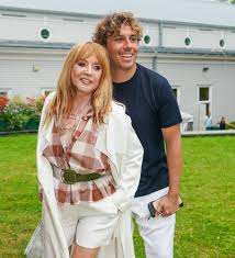 Алла пугачева и максим галкин. Kak Pugacheva I Galkin Provodyat Vremya V Yurmale