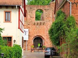 Vor den toren frankfurts mit regionalexpress & a66! Kaiserpfalz Gelnhausen Infos Bilder Und Mehr Burgenarchiv De