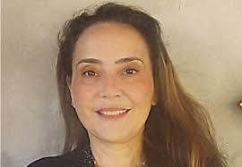 Elizabeth Dumont's Instagram, Twitter & Facebook