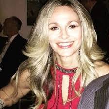 Mandi Gross's Instagram, Twitter & Facebook