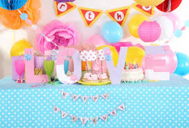 Sin dalle prime ore di oggi, la figlia nata dall'amore tra il cantante e la modella è stata raggiunta da auguri e. Organizzare Una Festa Di Compleanno In Casa Decorazioni Feste E Compleanni