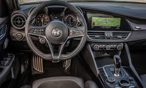 La nouvelle alfa romeo giulia maîtrise l'art de trouver l'équilibre entre passion pour la conduite et systèmes de conduite automatisés de pointe en atteignant le deuxième niveau de conduite autonome. Alfa Romeo Giulia Die Diva Macht Auf Sportlich Autogazette De