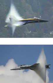 C'est un avion de combat multifonction qui appartient aux américains (source : More Jets Breaking The Sound Barrier Ever See The Sound Barrier Before Aviation Photography Sound Barrier Military Aircraft