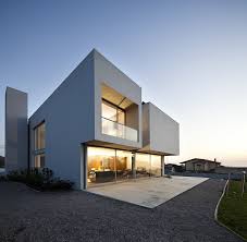 Whoever visits portugal sometimes notices places that can't understand nor explain, places like when kiosks and other places appeared, portuguese customs changed and the search for and distribution of newspapers became simpler and more. Portuguese Houses Property Portugal E Architect