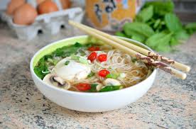 Soupe De Nouilles Chinoises Et Oeuf Poche Soupe De Nouilles Soupe Chinoise Oeuf Poche