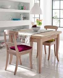 Tanto mesas, como sillas o sitiales de este tipo de juegos de comedor, suelen ser de madera con diseños y colores clásicos para darle un toque cálido y acogedor a tu hogar. Disenos De Juegos De Comedor Pequenos Decoracion De Interiores