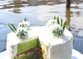 125 gr butter 25 gr gula halus 1 butir kuning telur 175 gr tepung terigu 15 gr susu bubuk full cream 1/2 sdm pasta pandan. Resep Klepon Cake Kekinian By Ira Untuk Pemula
