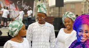 Top nigerian gospel musician, tope alabi, celebrated her 50th birthday in style on october 27 popular gospel singer, tope alabi, recently got social media buzzing after a video of her dancing. Meet Three Children Of Gospel Singer Tope Alabi See Photos Livetimes9ja