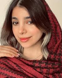 ‌ ‌ «آنچه با چشم‌ها گفته شده، فراموش نمی‌شود.»