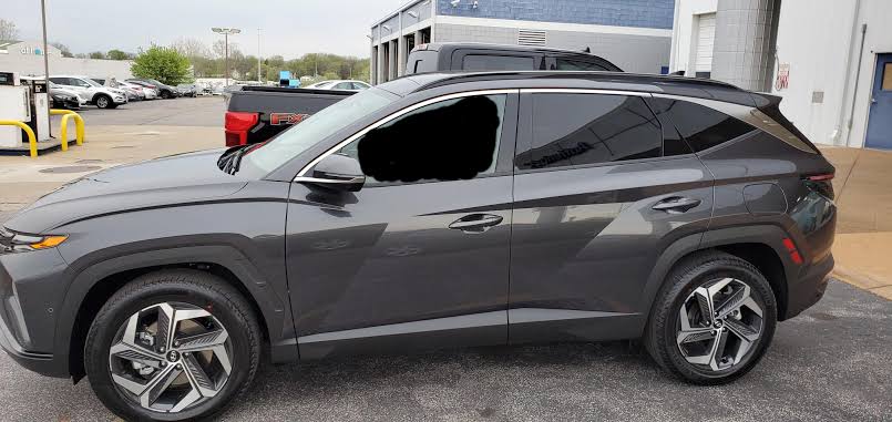 The sleek exterior of the 2022 Hyundai Tucson NX4, AI generated