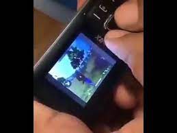 La versión más primaria de second life, ese mundo virtual en el que puedes desarrollar una vida propia, es este sencillísimo alter ego en el que debías tomar decisiones sobre tu existencia desde el nacimiento y hasta la muerte. Jugando Free Fire En Nokia Xd Youtube