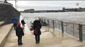 Teilweise kommt man nur noch über stege weiter, teilweise haben kneipen eine mauer vor ihr gebäude gebaut. Hochwasser Pegel Stand In Koln Sat 1 Nrw Die Infopage Zur Sendung