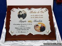 Un aniversario de boda se define como el aniversario de la fecha en la que la boda se llevó a cabo señalamos en negrita los aniversarios que llegar a las bodas de oro es ya toda una proeza, y son pocos los que llegan a las bodas de diamante o de platino (tienen que haberse casado muy jóvenes). Placa Conmemorativa Bodas Aniversario Artesania Y Souvenirs De Alcoy Escudos De Apellidos