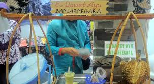 Mar 22, 2021 · dawet ayu pak sumono yang terletak di sebelah selatan pasar beringharjo ini memang patut dicoba. Https Lifestyle Okezone Com Read 2015 06 10 298 1163192 Wangi Legitnya Es Dawet Ayu Banjarnegara