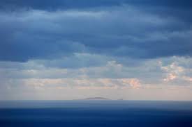 La sua superficie è di soli 8,65 km quadrati ed offre, per le sue piccole dimensioni, un turismo selezionato. Ustica Vista Da Case Tabarani Picture Of Agriturismo Case Tabarani Sicily Tripadvisor