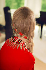 Einen wasserfall zopf schritt für schritt machen. Frisuren Mit Band So Konnen Sie Bander Ins Haar Flechten 15 Ideen