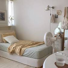 ベッドシーツの色で寝室の雰囲気が変わる カラー別おしゃれな寝室インテリア folk インテリア インテリアデザイン 1人暮らし インテリア