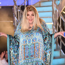 La película cuenta la historia de un matrimonio de millonarios que atraviesan por un fuerte período de crisis al haber reparto tim allen, kirstie alley, jay o. Kirstie Alley Goes Off On Cnn Fear Of Dying Is Their Mantra