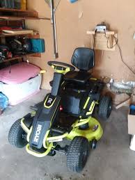 We had the deck height set at a moderate 2.5″, but as the grass got thicker, you could hear the mower blades struggle, start to rattle around some, and quit. 38 Electric Riding Mower 75 Ah Ryobi Tools