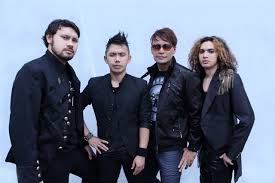 Mutahar dan syairnya menggambarkan tekad warga universitas indonesia untuk bersatu mengamalkan tridharma perguruan tinggi,melalui lirik yang berbunyi: Lirik Lagu Roman Cinta Mojo Aweera