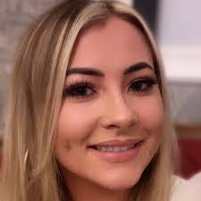 Amanda Blackmore's Instagram, Twitter & Facebook