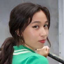 Emily Paquette's Instagram, Twitter & Facebook