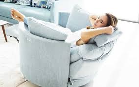 Posisi ini merupakan posisi terbaik untuk mengalirkan. Ini Dia 7 Posisi Tidur Ibu Hamil Yang Paling Baik Orami