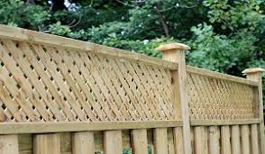 This type of fencing can be made from wood or metal and be installed with horizontal or vertical bars. Modern Yard Fencing Ideas
