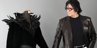 La vetrina è il nuovo singolo di renato zero, da domani in radio e in digital download, mentre sono già 13 le date sold out di zero il folle in tour. Renato Zero Mi Volevano Come Gianni Morandi Io Ho Risposto Tirando Fuori Le Piume Di Struzzo L Huffpost