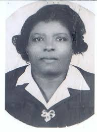 Elizabeth Hammett's Instagram, Twitter & Facebook