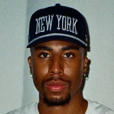 Robyn McIntyre (@goldunlife)