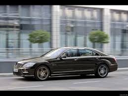 More power and better fuel economy? Mercedes Benz S63 Amg 2011 Side Wallpaper 10