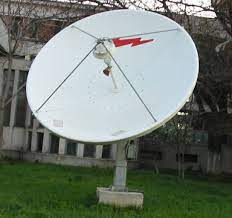 The reason for this is to allow the entire assembly to be tilted only moderately back, and still achieve a perfect 'aim' of the overhead satellite, without the lnb 'blocking' any dish's view of the sky. Satellite Dish Wikipedia