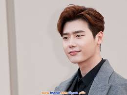 Lee jong suk 14 eylül 1989 doğumlu ve konkuk üniversitesi sinema ve sanat bölümü mezunu. ØµÙˆØ± Ùˆ Ù…Ø¹Ù„ÙˆÙ…Ø§Øª Ø¹Ù† Ù„ÙŠ Ø¬ÙˆÙ†Øº Ø³ÙˆÙƒ Ø¨Ø§Ø±Ùƒ Ù‡ÙˆÙ† Ø¨Ø·Ù„ Ù…Ø³Ù„Ø³Ù„ Ø§Ù„Ø·Ø¨ÙŠØ¨ Ø§Ù„ØºØ±ÙŠØ¨