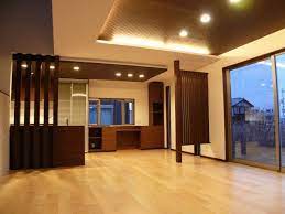 リビングの参考に ちょっと変わったおしゃれな天井施工例５選 住宅情報 住まいいね リビング 柱 リビング 天井のデザイン