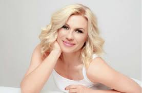 Τόσο η κατερίνα όσο και το μωρό, χαίρουν άκρας υγείας. H Katerina Karabatoy Pozarei Me Ton Mikro Ariwna Imommy