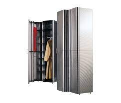 Der schrank hat vier verstellbare füße, so dass sie den schrank immer auf einer unebenen fläche nivellieren können. Aluminium Schrank 380 Designermobel Architonic