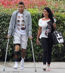 Is he married or dating a new girlfriend? Injured Manchester United Midfielder Jesse Lingard Leaves Bridgewater Hospital With His Rig Jesse Lingard Manchester United Football Club Soccer Girl Problems