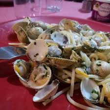 Ce Que J Aime Avec Les Fruits De Mer C Est Que Ca Ne Demande Pas De Grande Preparation Pour Donner Un Bon Plat Ici Des Coques Dessablees Huile D Olive Ail Ci