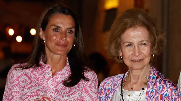 La reina Sofía se marcha por sorpresa del palacio de Marivent tras la  llegada de Letizia