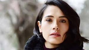 Bu sayfa oyuncu sinan tuzcu hakkında biyografisi, özgeçmişi, dizilerde oynadığı roller, şu anda hangi dizide oynuyor, sosyal medya hesapları, ajansı, web sitesi ve hakkında çıkan haberlere yer verir. Funda Eryigit Kimdir Nerelidir Ve Kac Yasinda Bir Baskadir Da Ruhiye Karakterini Canlandirdi